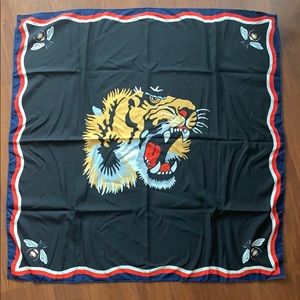 Scarf with bees on corners  NWOT -